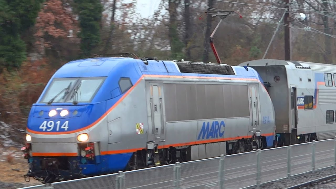 Amtrak & MARC Trains On Thanksgiving Eve