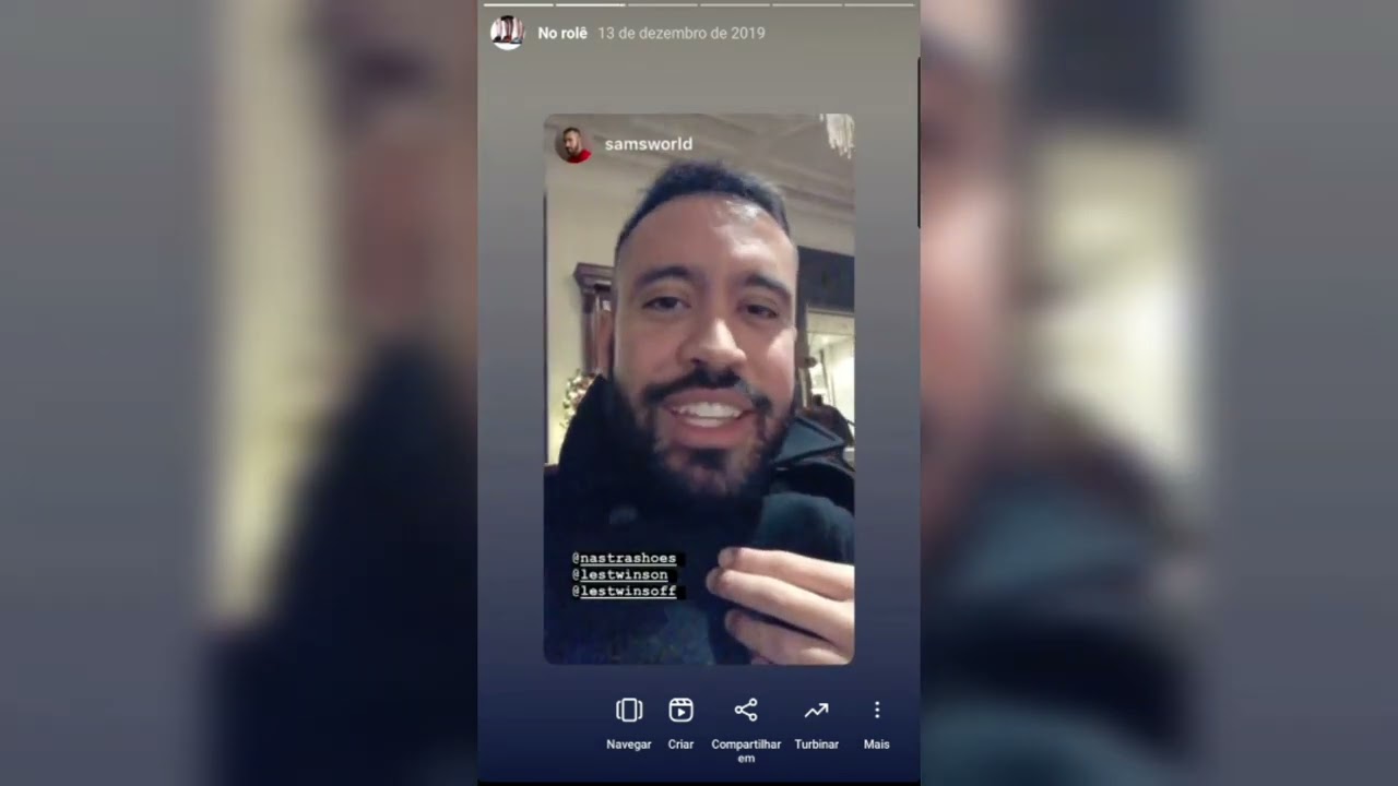 Samir Duarte contando que arrasou usando um Nastra na entrevista com o elenco de Cats