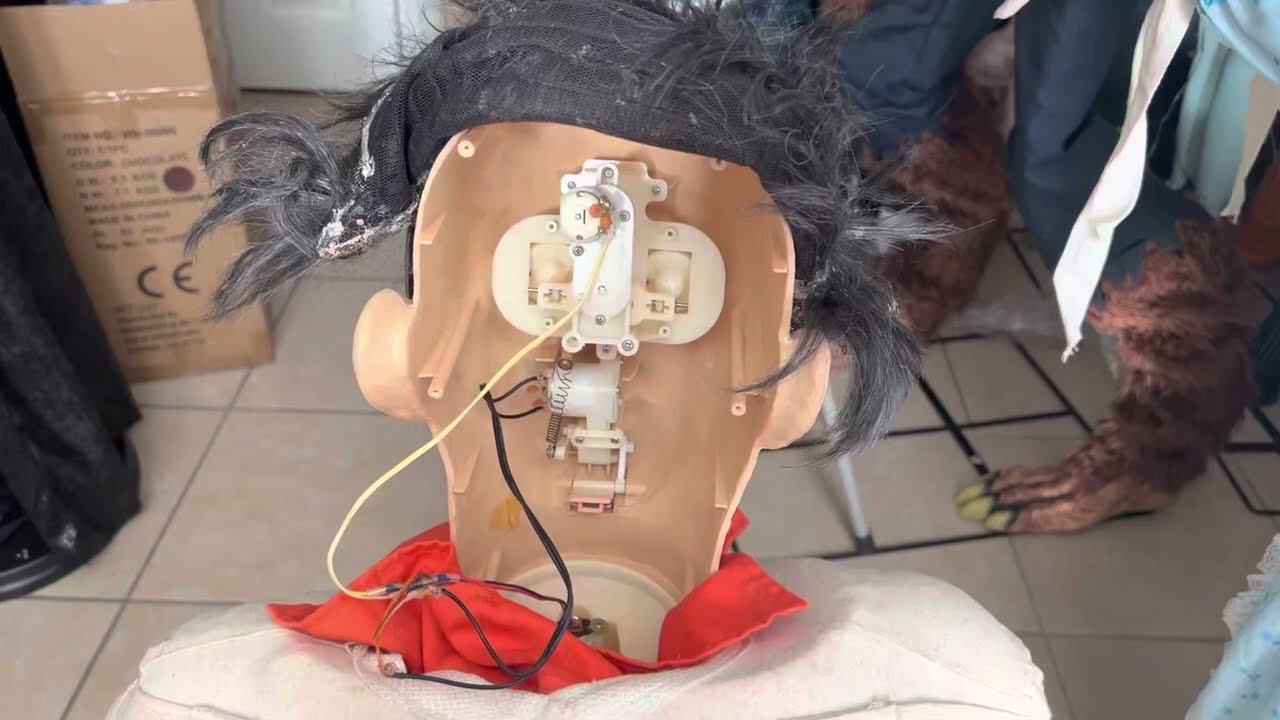Mask Dropping and Eye Mechanism in Gemmy Industries Hannibal Lector Animatronic Prop