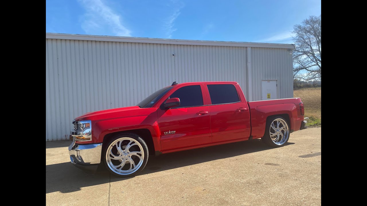 24 in corsart wheels on 2018 Chevy Silverado on 4/6 drop