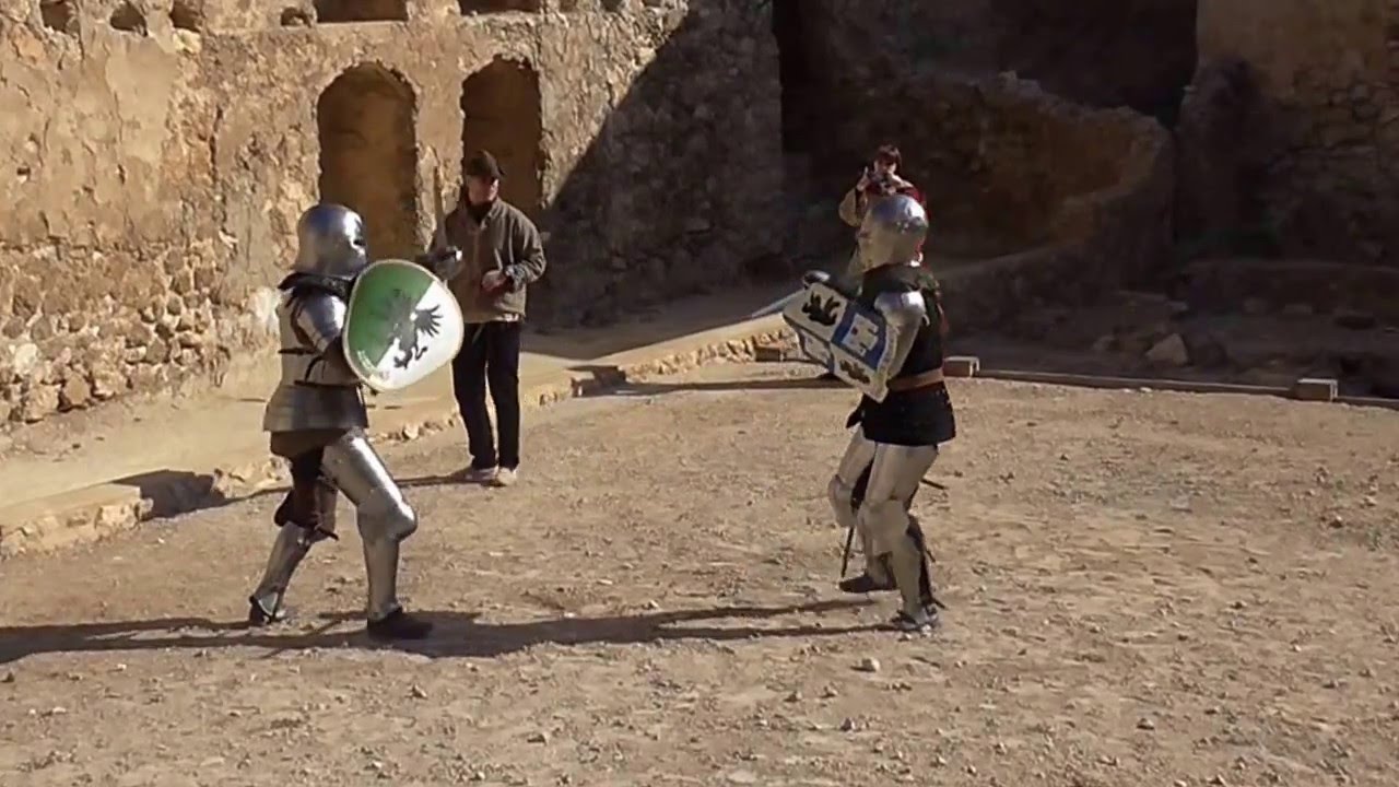 DUELO HOMBRE MUJER EN COMBATE MEDIEVAL.  Castillo de Villena