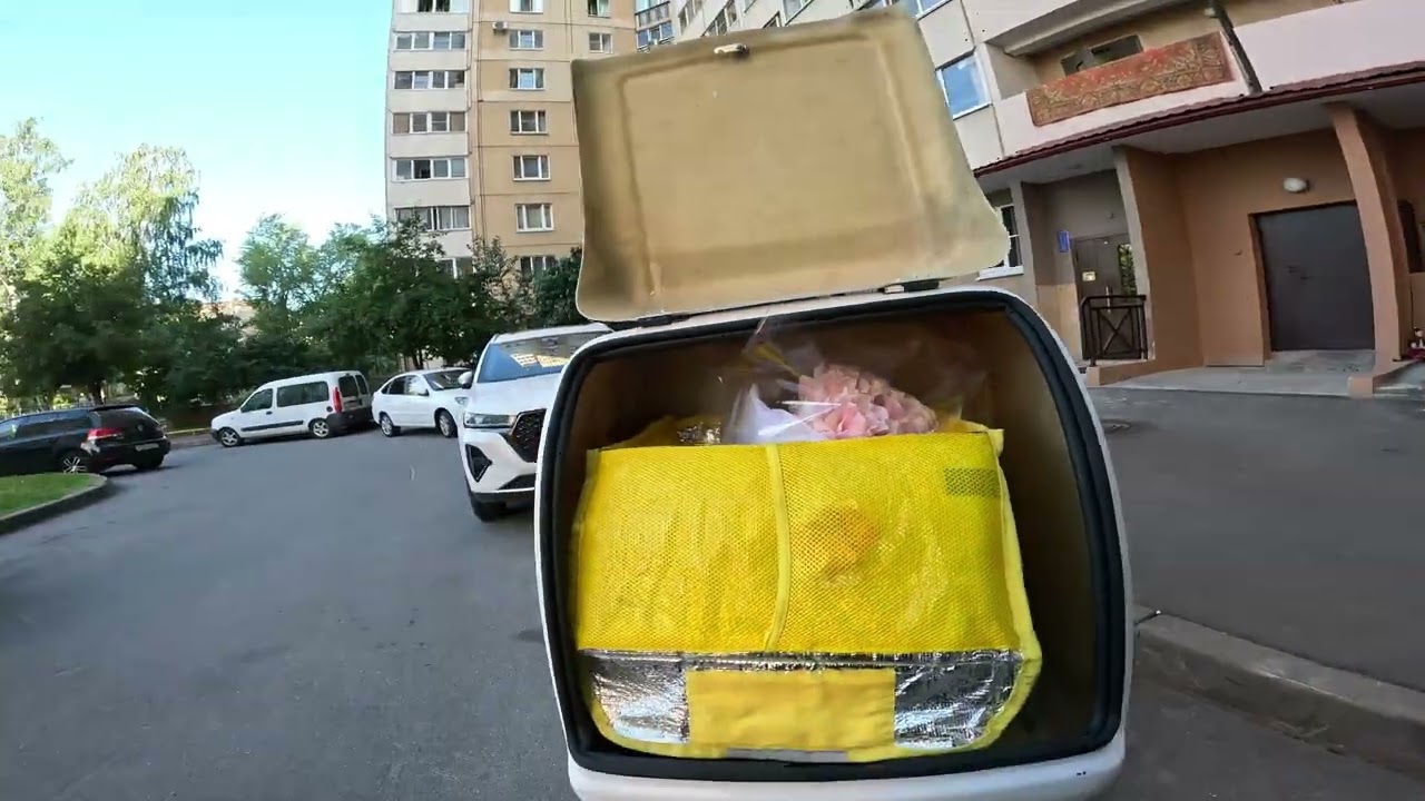 Доставка на мопеде Honda Conopy в Санкт-Петербурге. Flowwow,Яндекс еда#доставкацветов#питер
