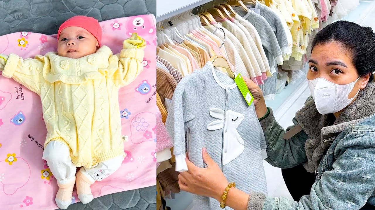 Mom went to the store to choose new clothes for Baby Banh Bao