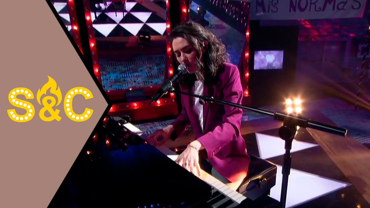 Alice Wonder al piano con 'Bajo la piel' | Sánchez y Carbonell | La 2