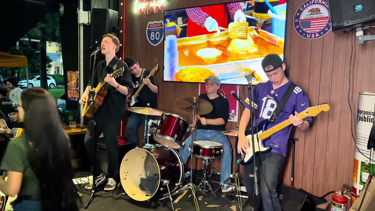 Have You Ever Seen The Rain (CCR) - Banda Apogeu