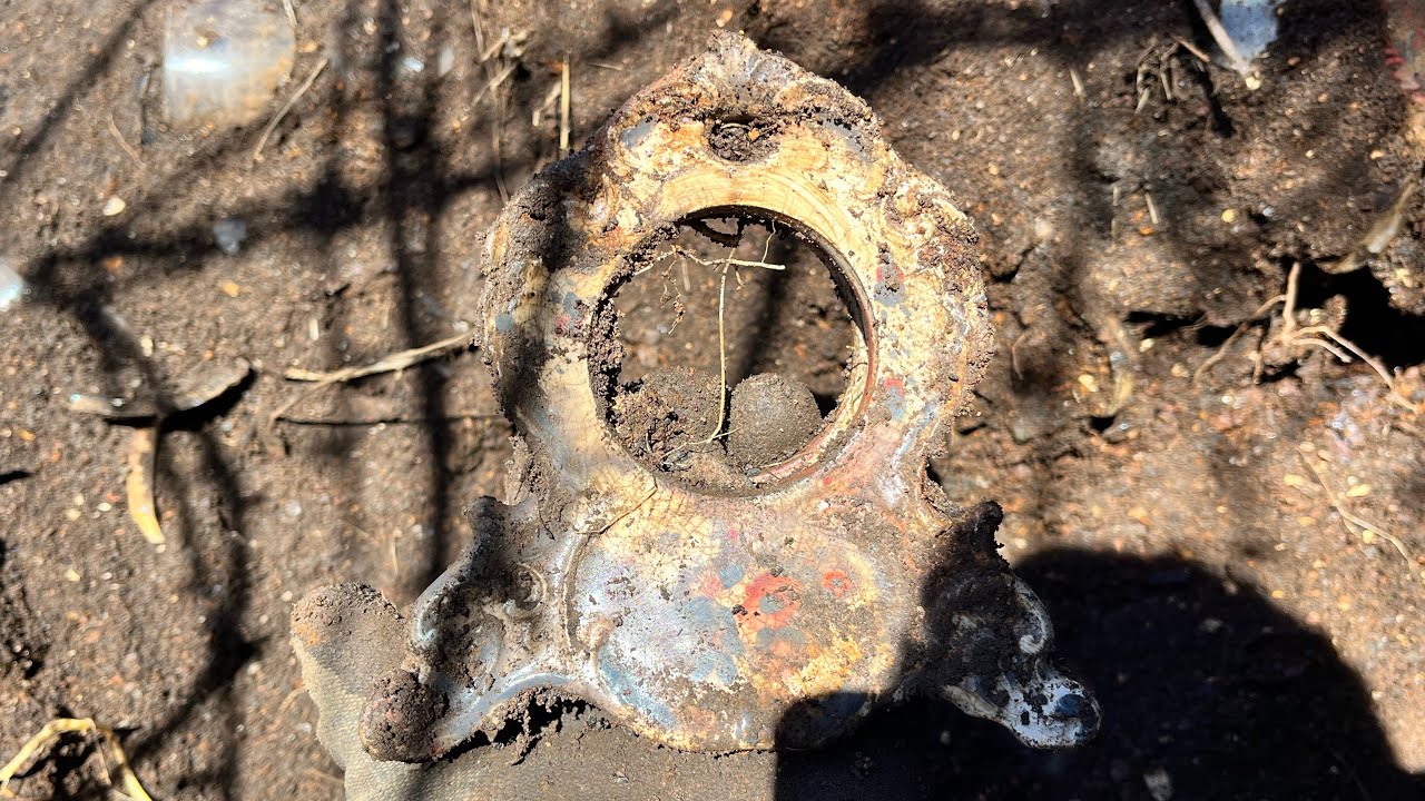 ANTIQUE CLOCK & Other LOST TREASURES FOUND DEEP UNDERGROUND while dump digging. #history #discovery