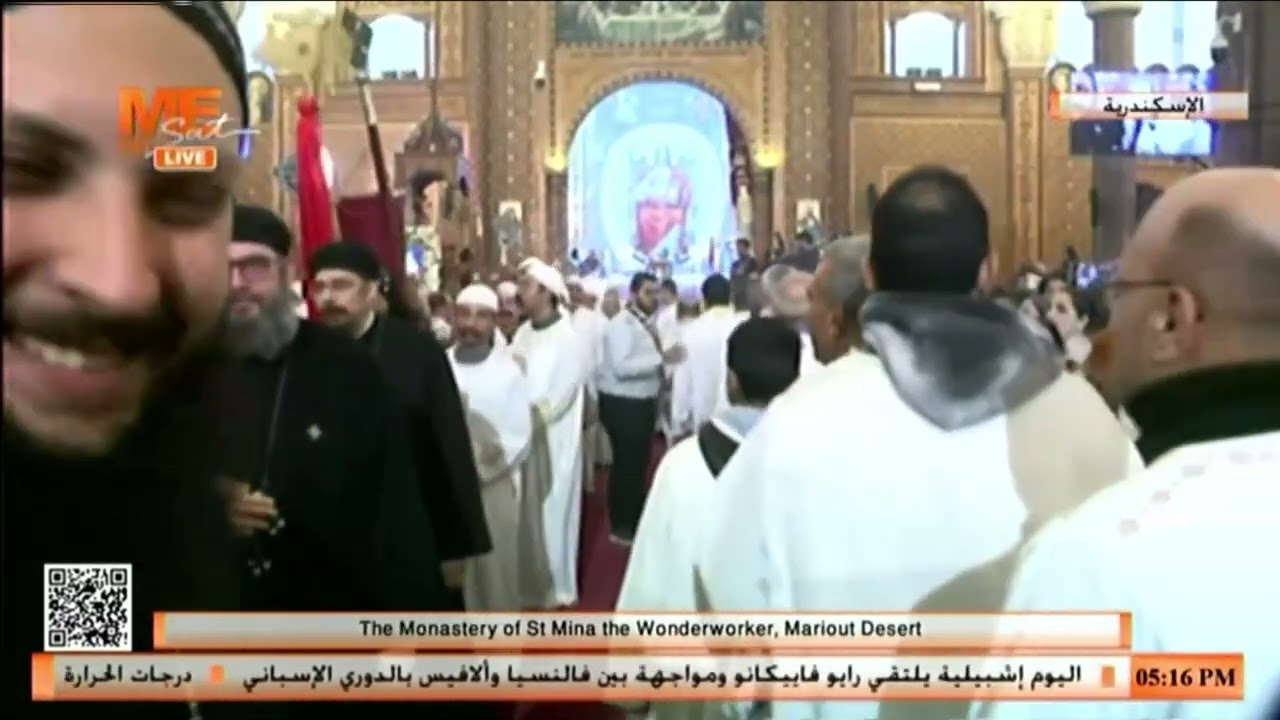 الزفة في صلاة عشية والتطييب في عيد نياحة القديس البابا كيرلس السادس، من دير الشهيد مار مينا العامر.