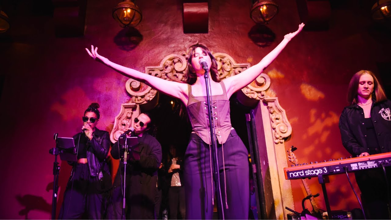 Rozzi - fflow | School Night Concert (Live at Bardot)