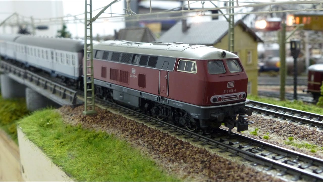 Zugbildung nach Vorbild: BR 216 mit Eilzug Hagen-Kassel 1990