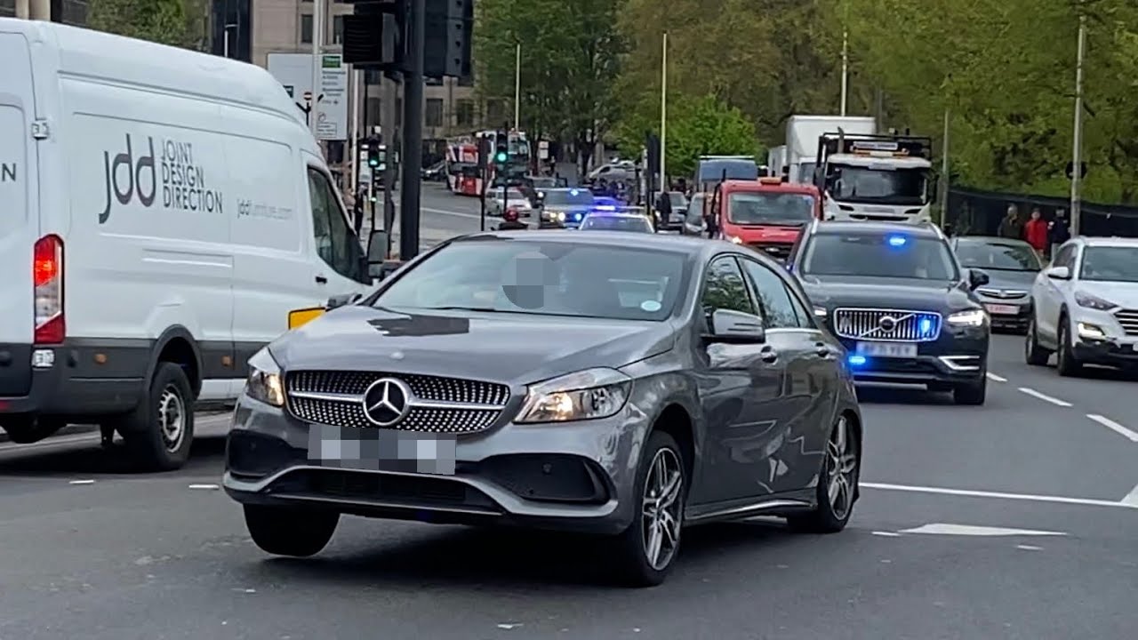 POLICE CHASE in LONDON caught on camera - 3 Police Cars chasing a Suspect Vehicle