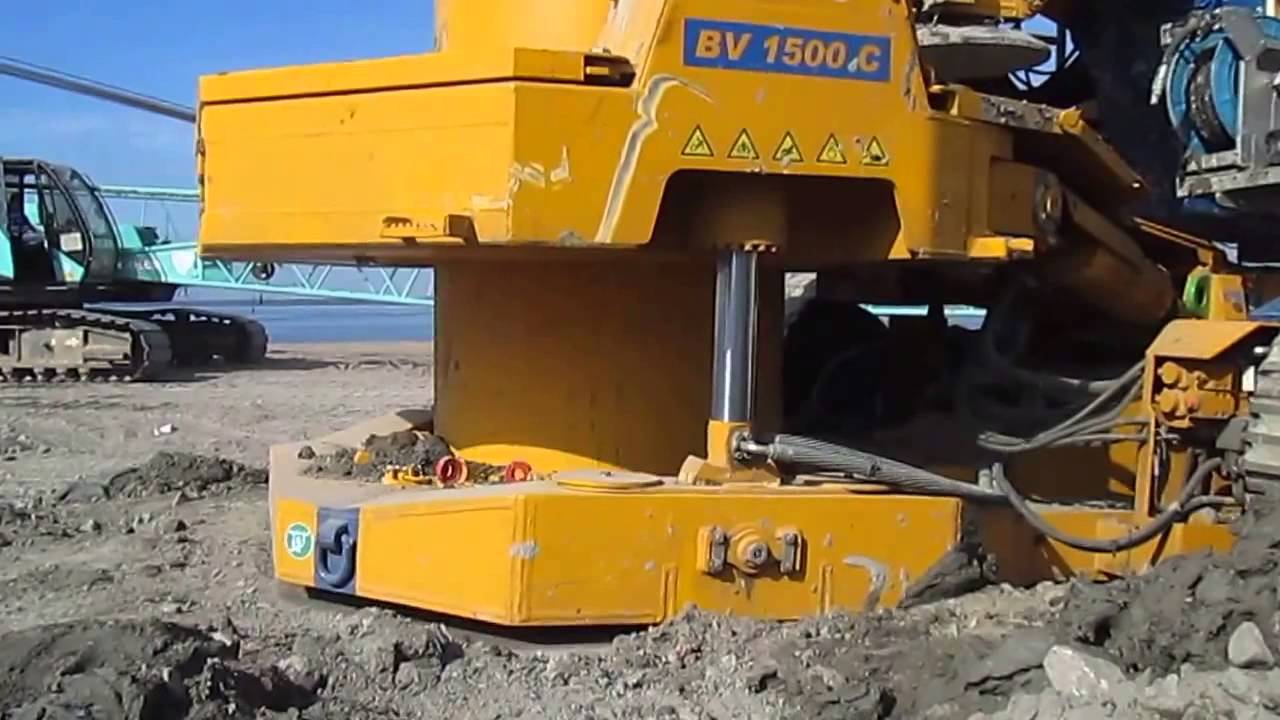 Temeltas Construction@Russia-St. Petersburg, 120mm Pile Casing Installation With Oscillator