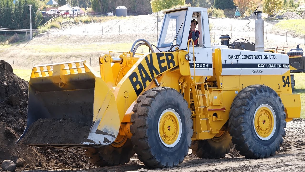 International Harvester Payloader 560 working