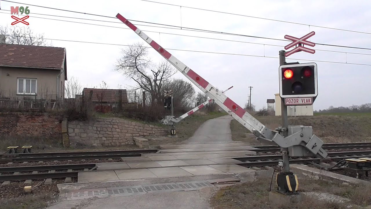 Železniční přejezd Pardubice-Opočínek #2 [P4905] - 24.3.2016 / Czech railroad crossing