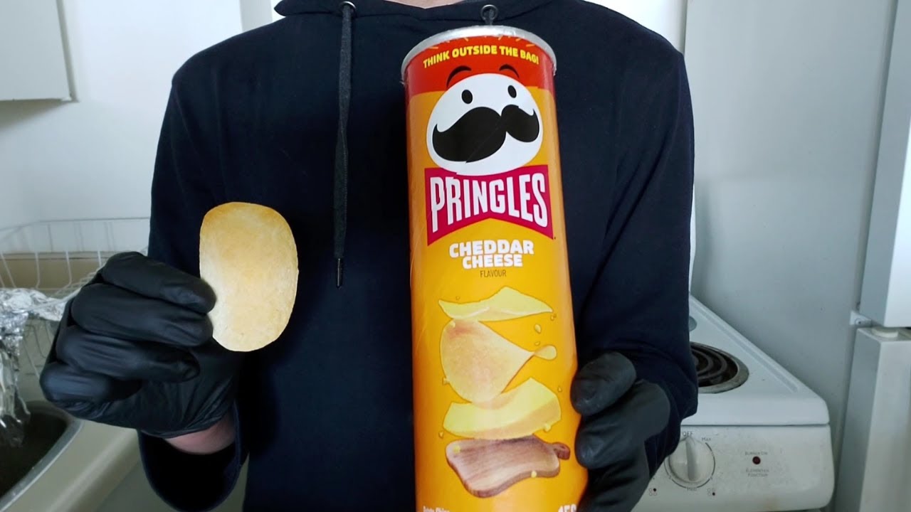 Pringles CHEDDAR CHEESE Chips Review / Potato Chips TASTE TEST