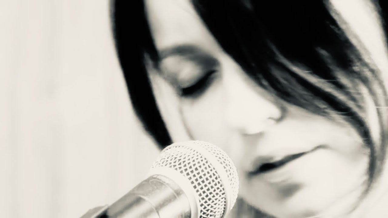 Manoya - M&Eacute;GIS (against all odds) official video ∆ single