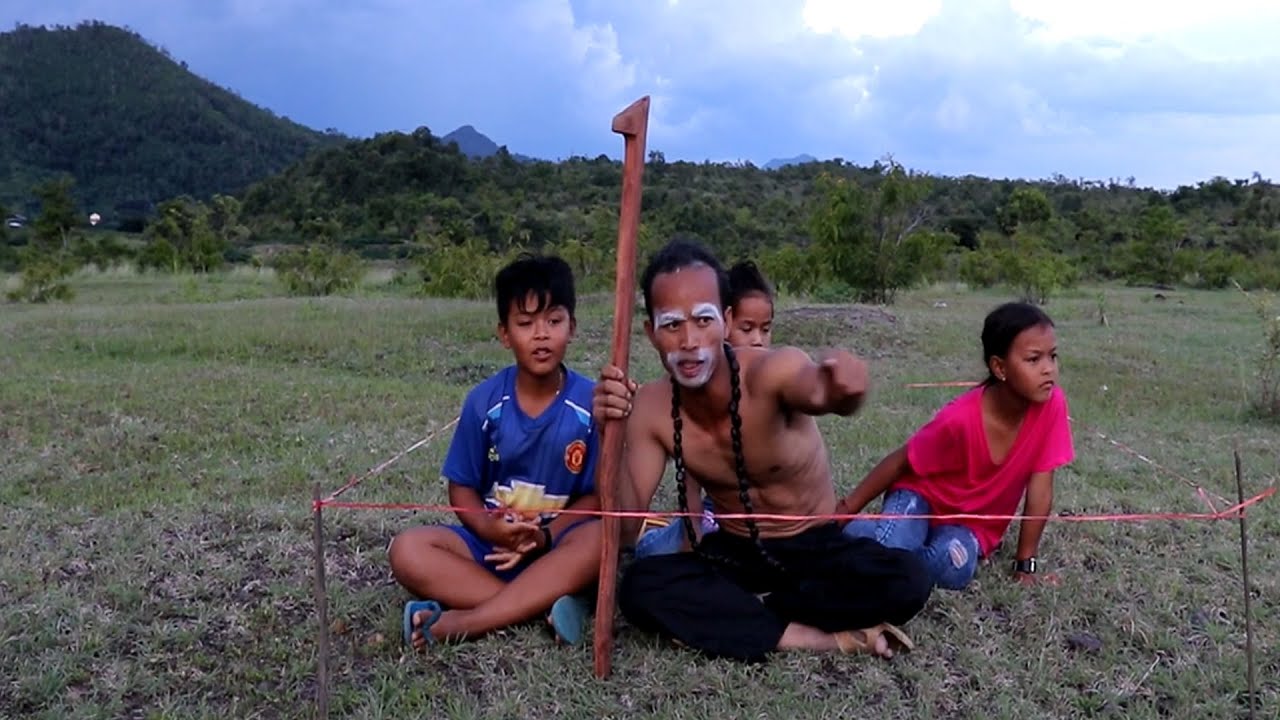 shaman VS siren head,មនុស្សខៀវប្រយុទ្ធជាមួយខ្មោចមេក្រូ/Hulk Family Spider-Man Vs Siren Head
