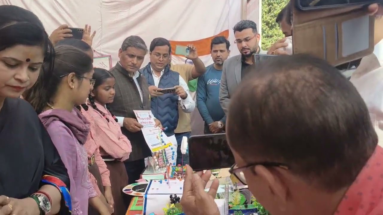 विधिक सहायता शिविर में बेसिक शिक्षा परिषद बलिया की प्रदर्शनी।