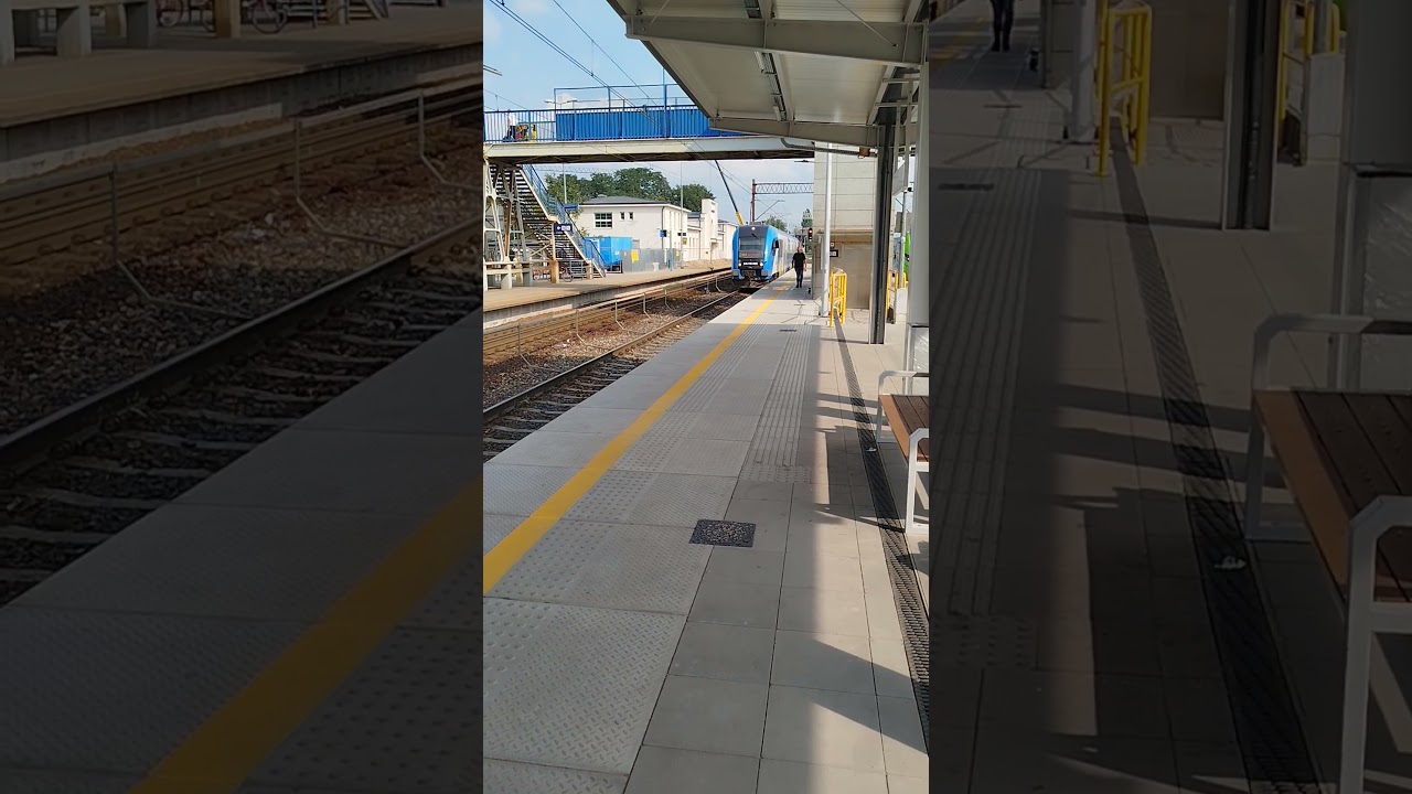 SA136-005 na stacji kolejowej Szczecin Dąbie