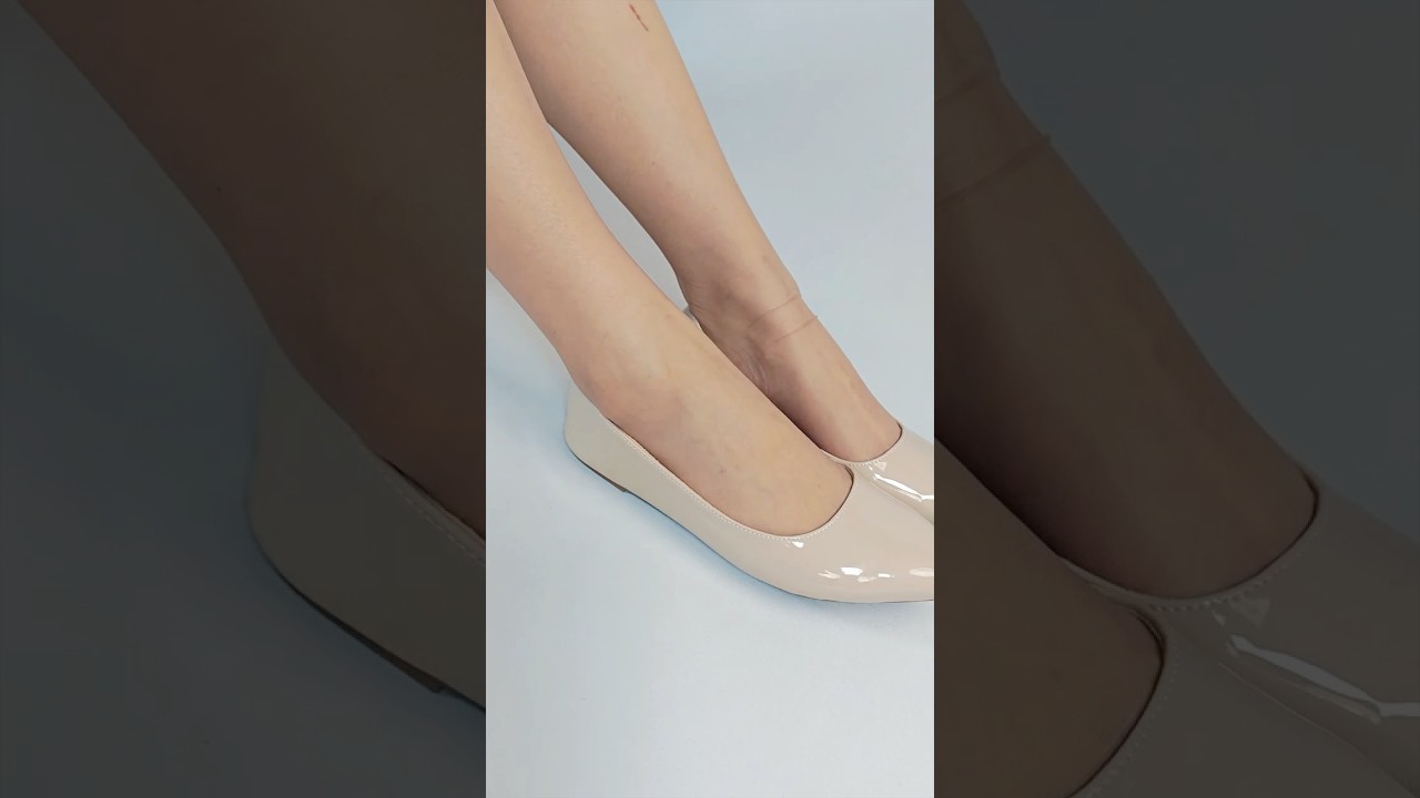 Very Beautiful Nude Pantyhose feet and legs #beauty #feet #nylon #fashion #legs #heels #tights