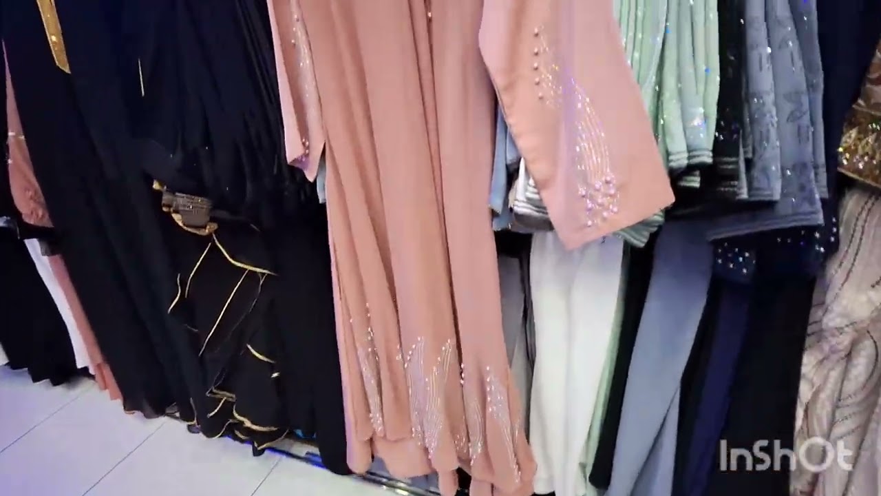 *الفيديو الأول 🎥 في سوق الواحة 🛍️ – مع متابعاتي 👭 – سجادات 🕌، عبايات 👗 – والأسعار مناسبة 💰✨* 🕋