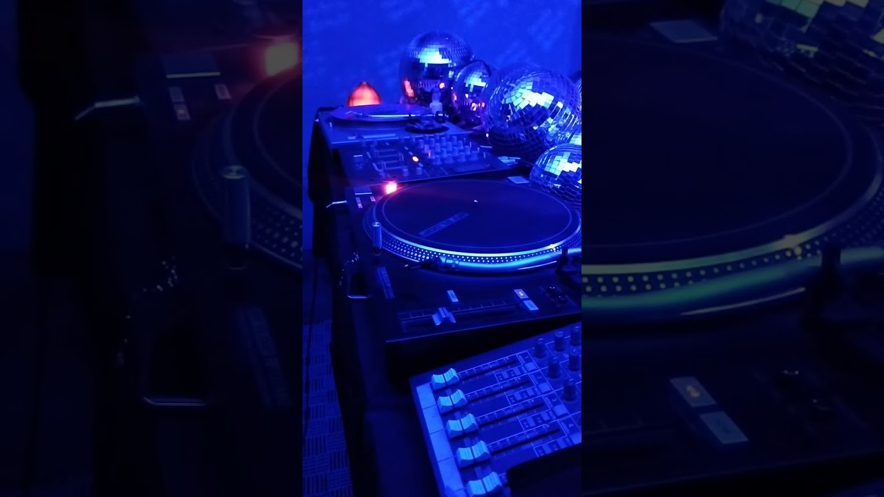 Euro/italo/ high energy mixed  Technics SL1200M3D vs RELOOP RP7000MK2