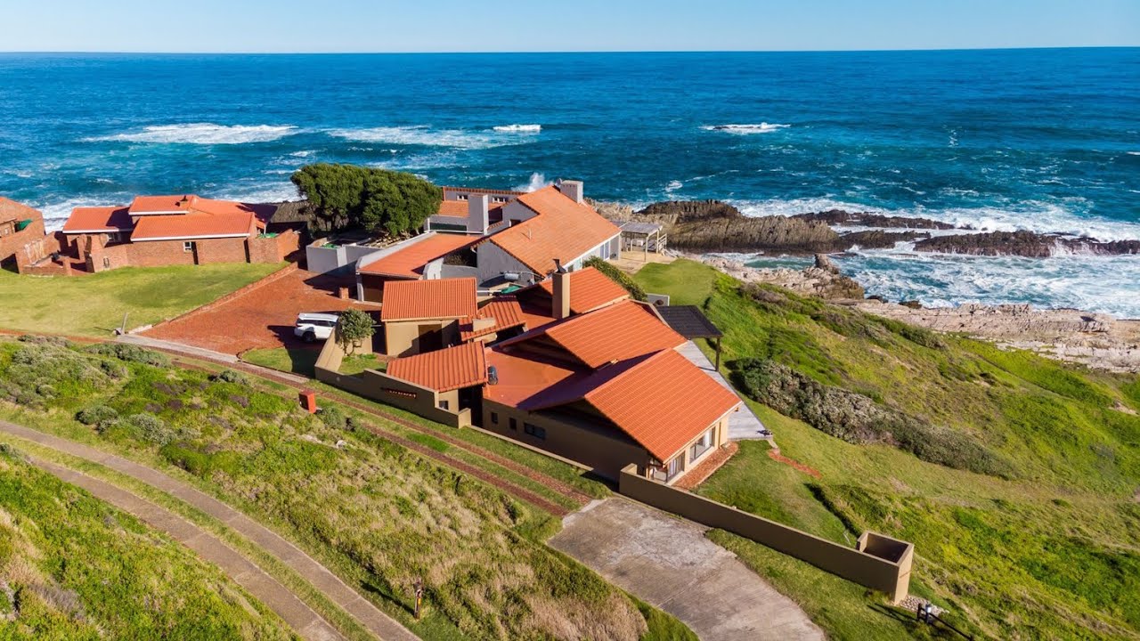 Share of 4 bedroom beachfront villa for sale in Tsitsikamma, St Francis Bay | Pam Golding Properties
