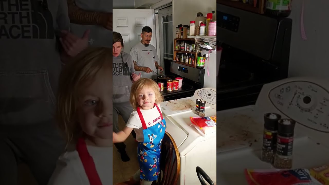 Chavarria Strong live! Cubed Steak Frito Pie! #chavarriastrong #jessbecookin #irl #family #live