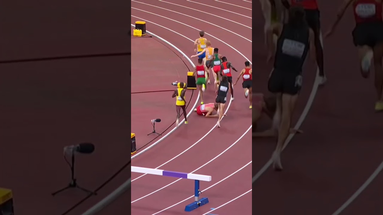 George Beamish rises after a fall 😳 #worldathleticschamps #athlete #crash #newzealand