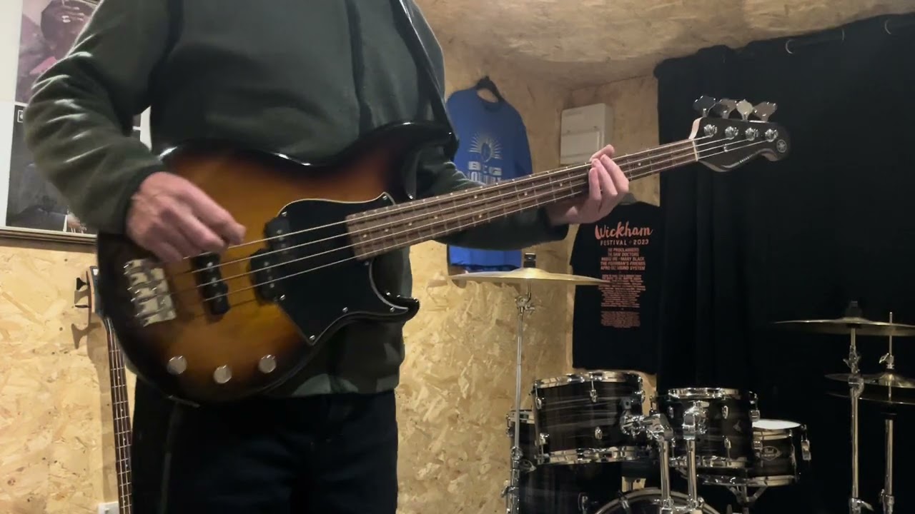 Noel Gallagher’s High Flying Birds - Pretty Boy (Bass Cover)