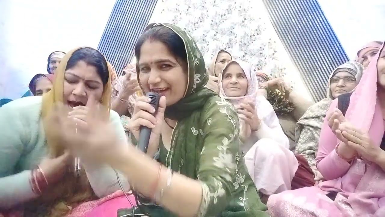 हे बेबे लक्ष्मी दीदी तो कसूते भजन सुणा दे स न्यू कती.....🙏🙏🙏🥰🥰🥰