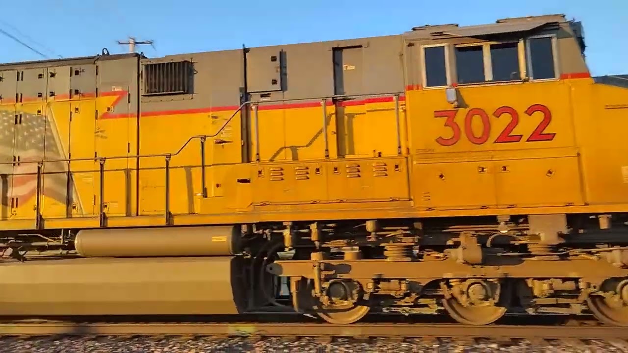 A Rare UP SD70AH-T4 Leads Z-LCG213!