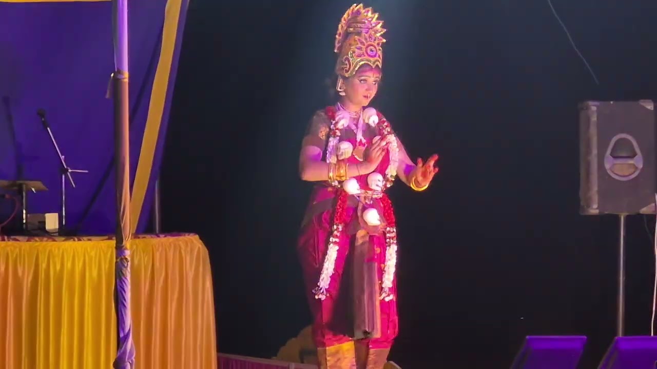 ದೇವಿ ಸನ್ನಿಧಾನದಲ್ಲಿ ನೃತ್ಯ