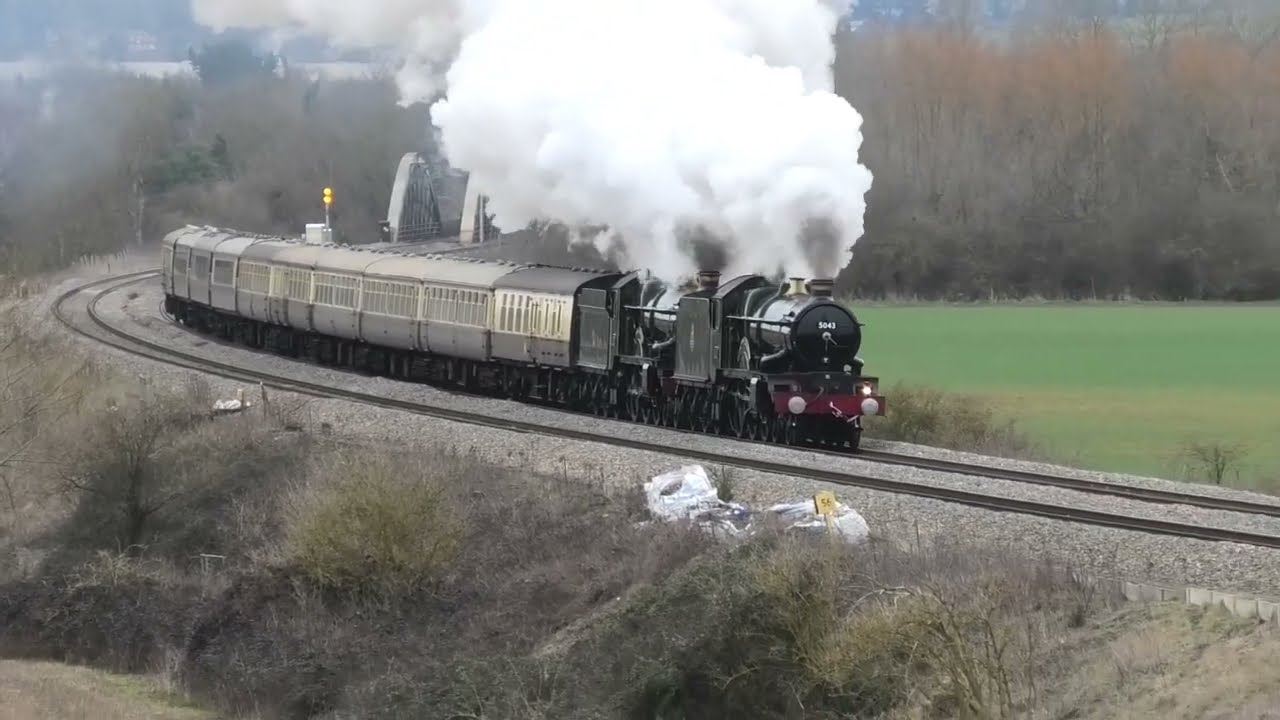 Double headed Castle Delight, 7029 Clun Castle and 5043 Earl Of Mount Edgcumbe to Didcot 04/03/2023