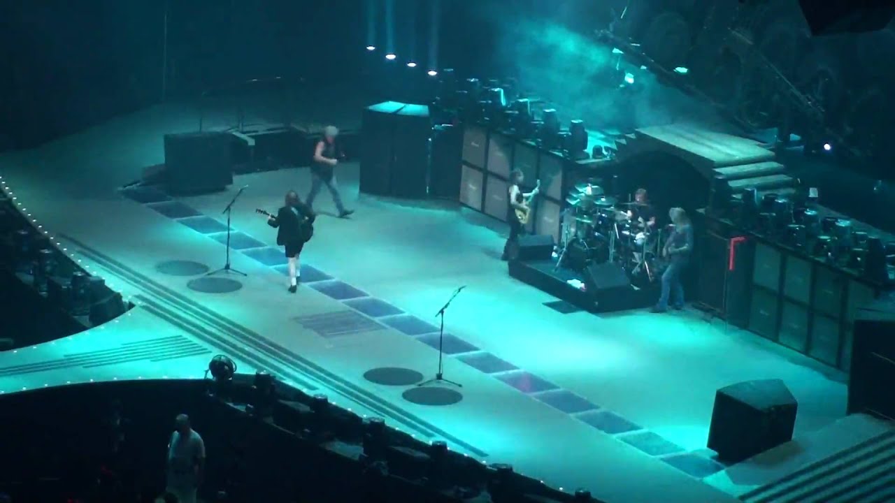 Thunderstruck AC/DC Live Tokyo 12 March 2010