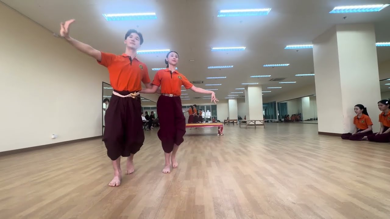 ศุภลักษณ์อุ้มสม