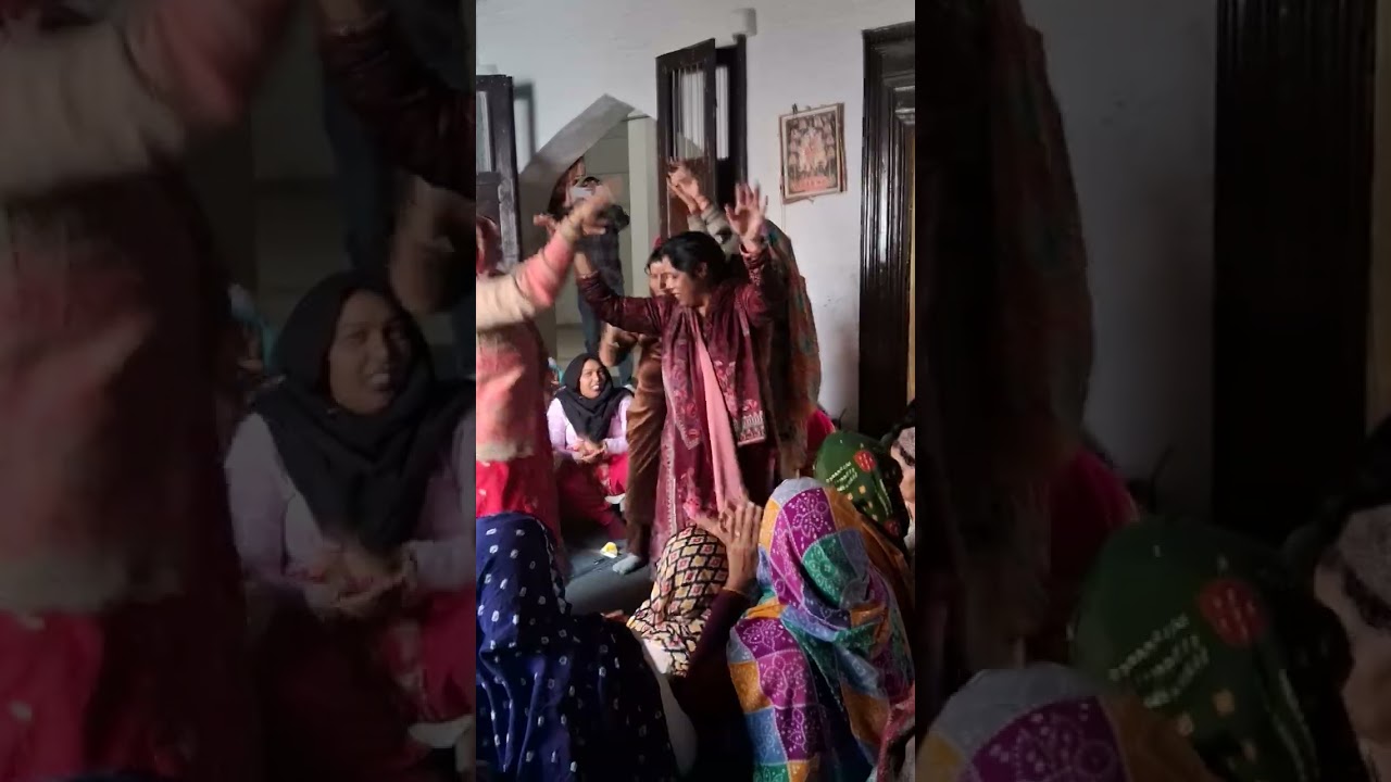 Dekko Aunty ki Maa n k diya
