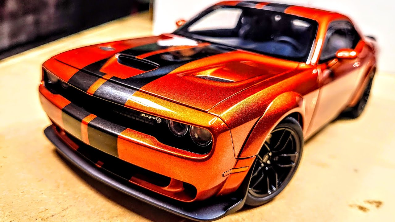 AutoArt 1:18 Dodge Challenger Hellcat Widebody Sinamon Stick Unboxing Review