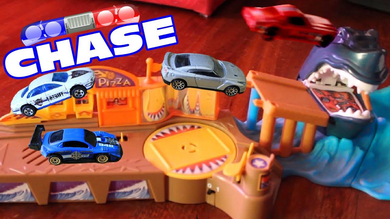 Police & Racers: The Car Chase (stop motion hot wheels)