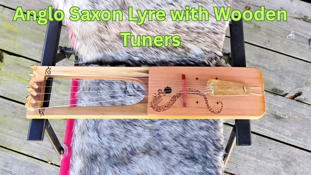 Lyre with Wooden Tuners