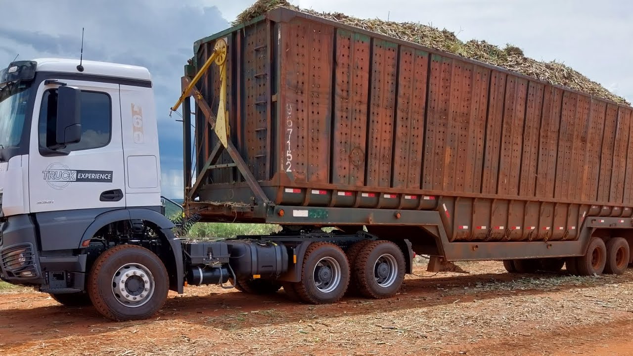 Operação do caminhão Mercedes-Benz Arocs 3351