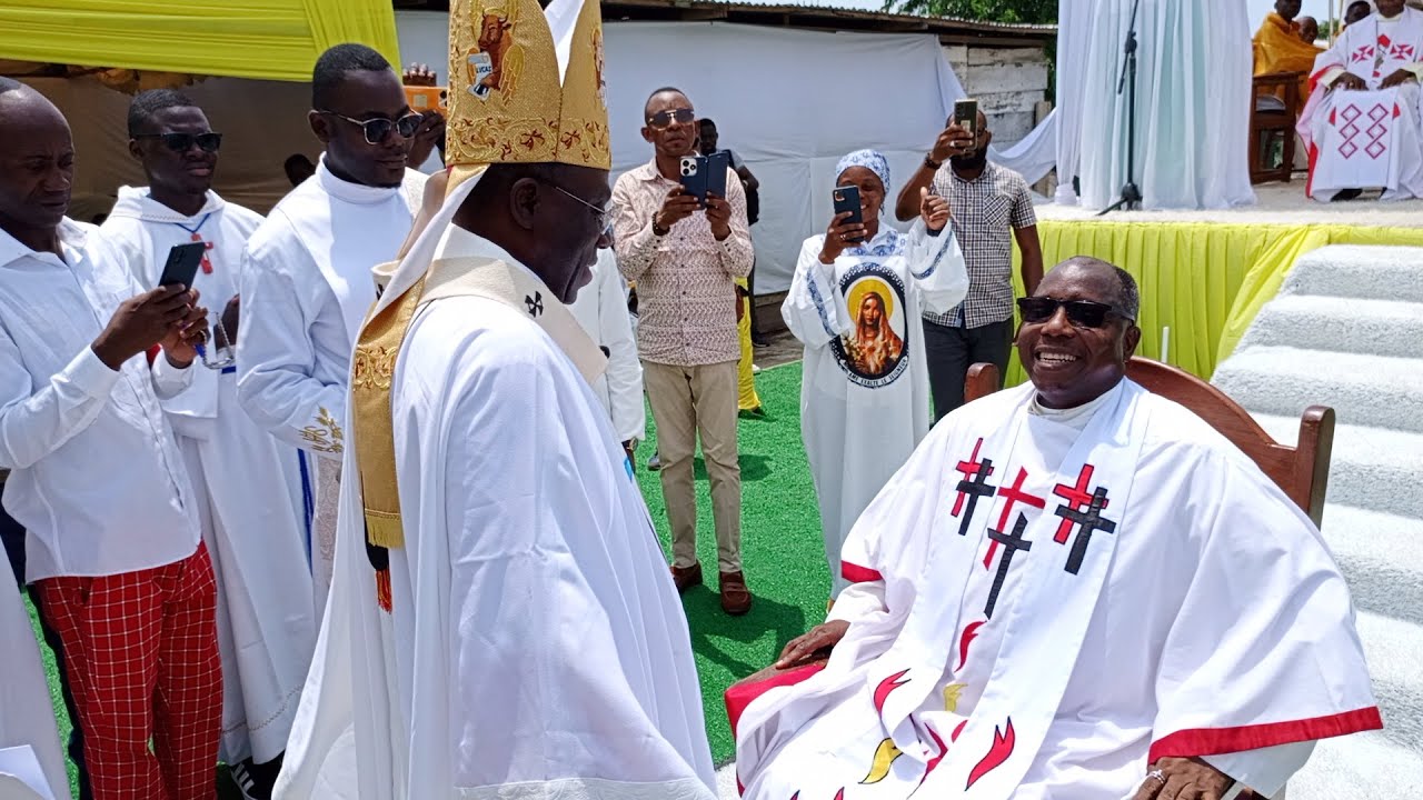 MESSE D'INSTALLATION DE L’ABBÉ ALAIN LOEMBA MAKOSSO, COMME CURE DE LA PAROISSE SAINTE THERESE