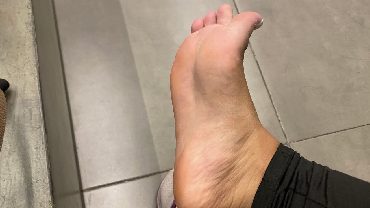 Tirei meu tênis na academia, TOMEI BANHO na academia 🧦