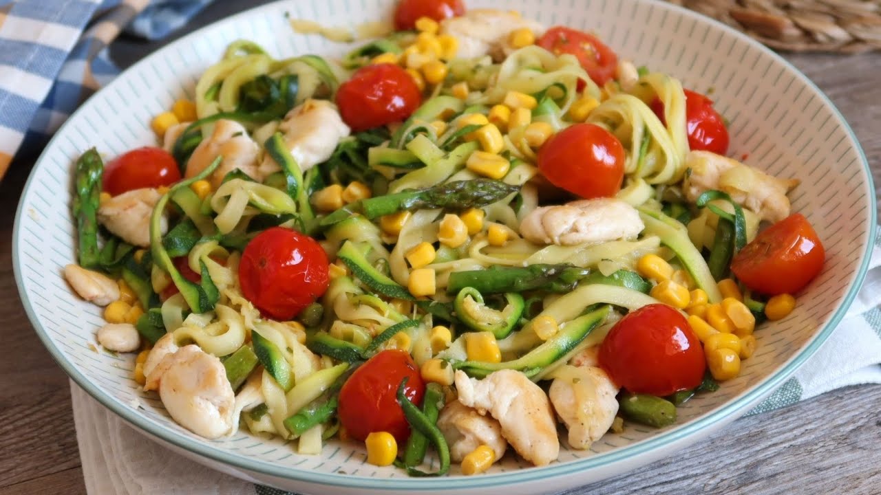 Espaguetis de calabacín con pollo en 10 MINUTOS. ¡CENA LIGERA y saludable!