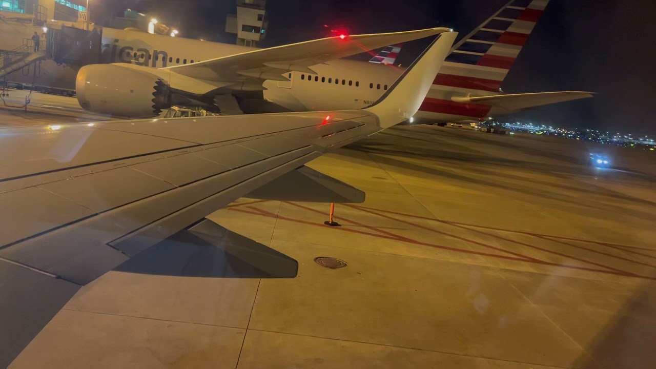 Full Flight — American Airlines — Boeing 737-823 - Miami - Denver. MIA-DEN.