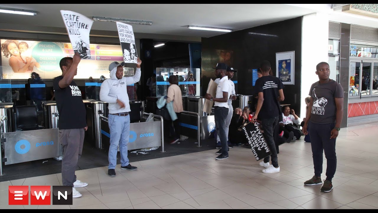 Metrorail commuters demand better services