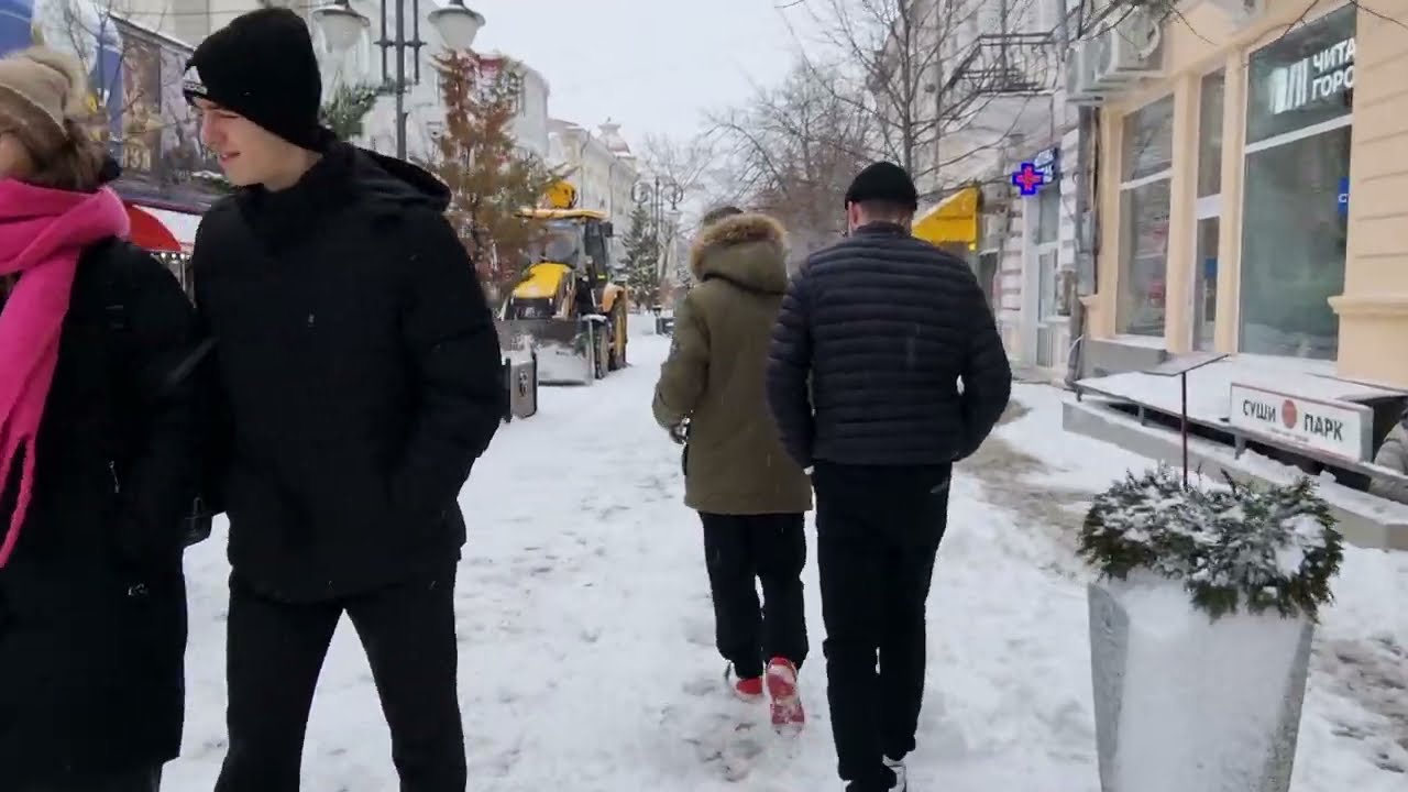 Симферополь, по центру города, Новый год до сих пор 🥶