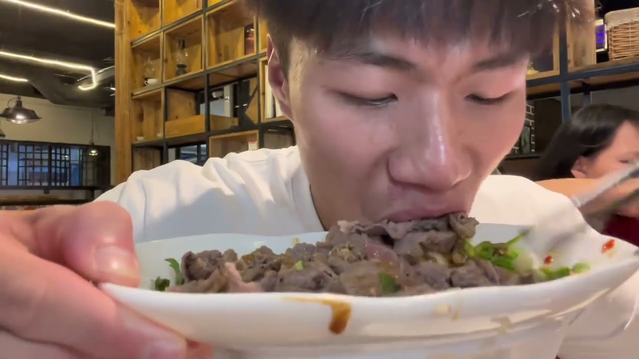 在广州百元出头的鲜切潮汕牛肉火锅自助，小伙一人狂炫30盘肉，健身人天然的饭堂，牛肉当饭吃，吃到扶墙走是什么体验#潮汕牛肉火锅 #美食探店 #广州 #火锅 #妈呀太香了