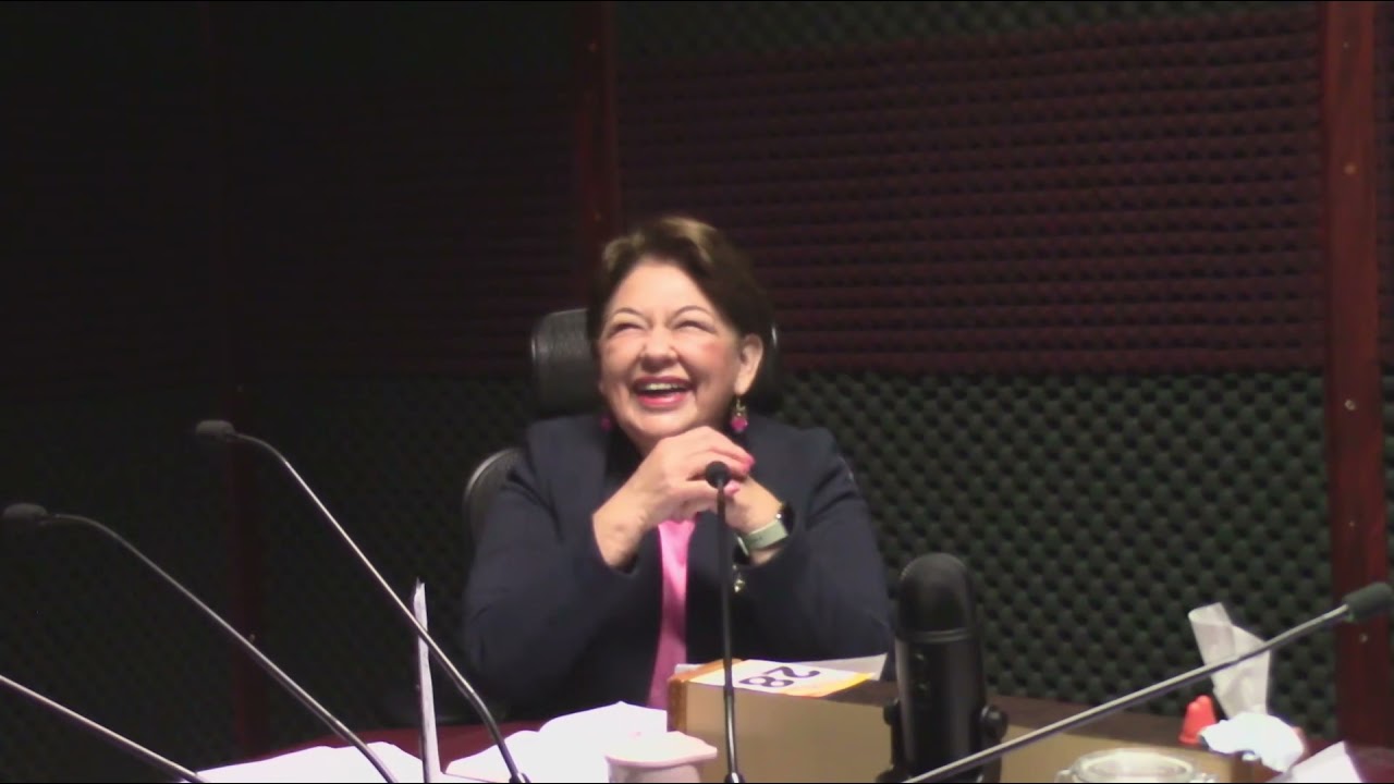 Alto reconocimiento a la labor de la Maestra Adela Castro - Mart&iacute;nez Serrano