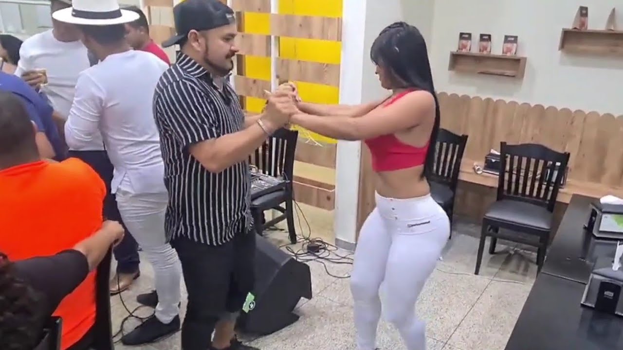 A MORENA COR DE JAMBO NO FORRÓ