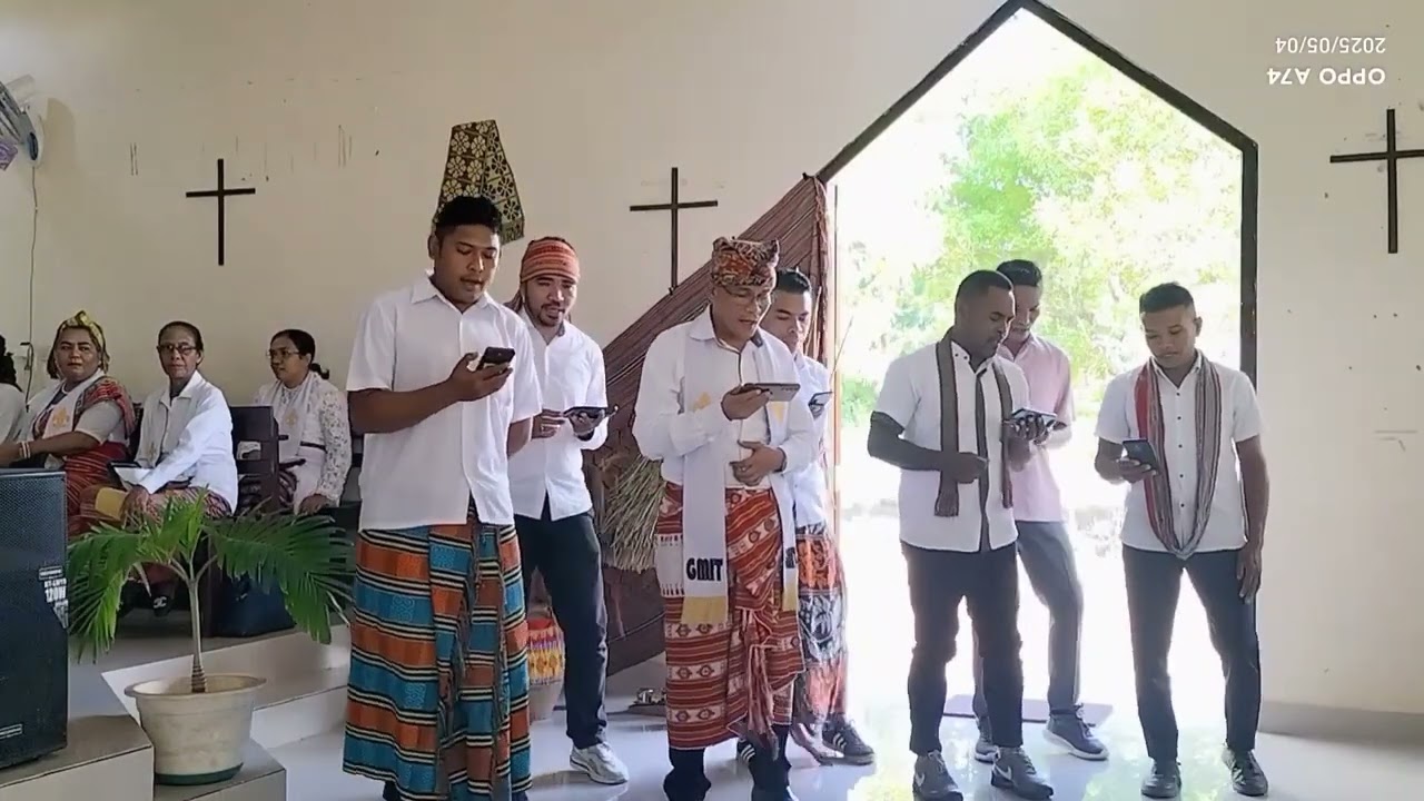 Vocal grup kaum bapak.etnis Timor.GMIT EFRATA OENOAS.